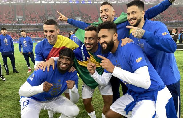 开云下载-特写三镇捧杯时刻：把庆典开成舞会 马尔康抢风头